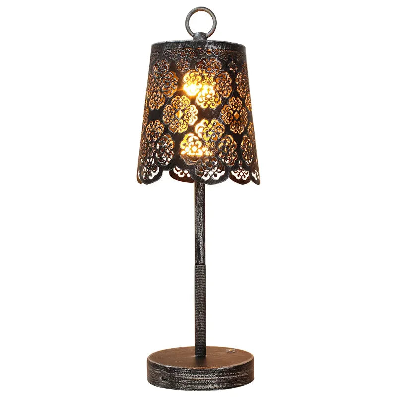 Lampe de chevet ajourée