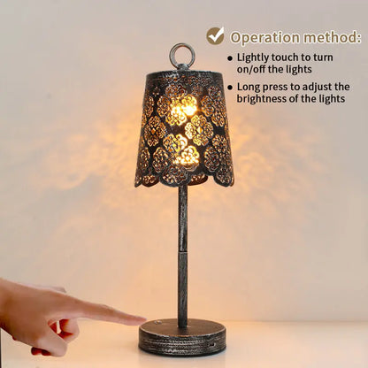 Lampe de chevet ajourée